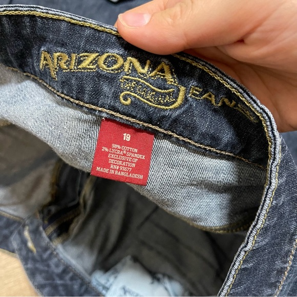 Juniors Arizona Jean Co Dark Jean Shorts - Picture 3 of 3